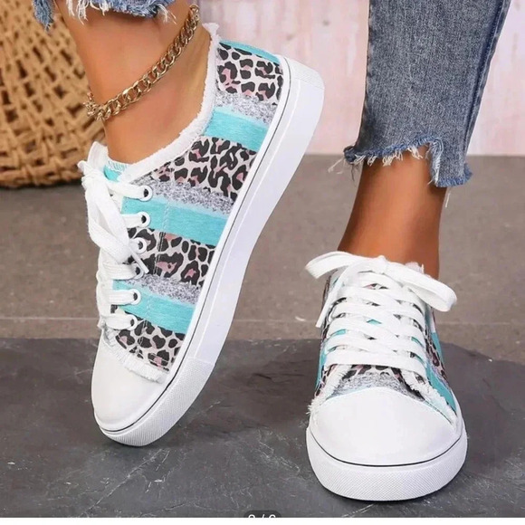 Women's Leopard Print/Teal NEW No Tags Canvas Shoes Casual Lace-Up Sneakers US 7 - Picture 9 of 10